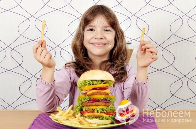 У детей хронический гастрит может развиваться на фоне неправильного питания